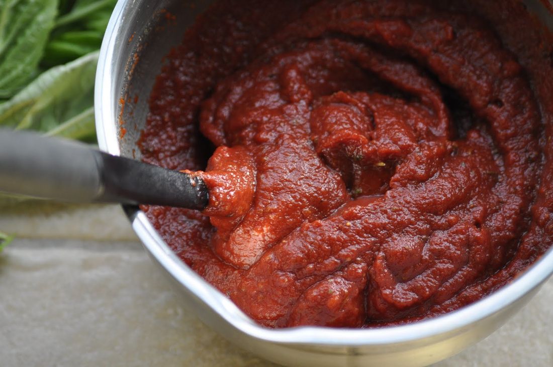 Easy Homemade Pizza Sauce Recipe