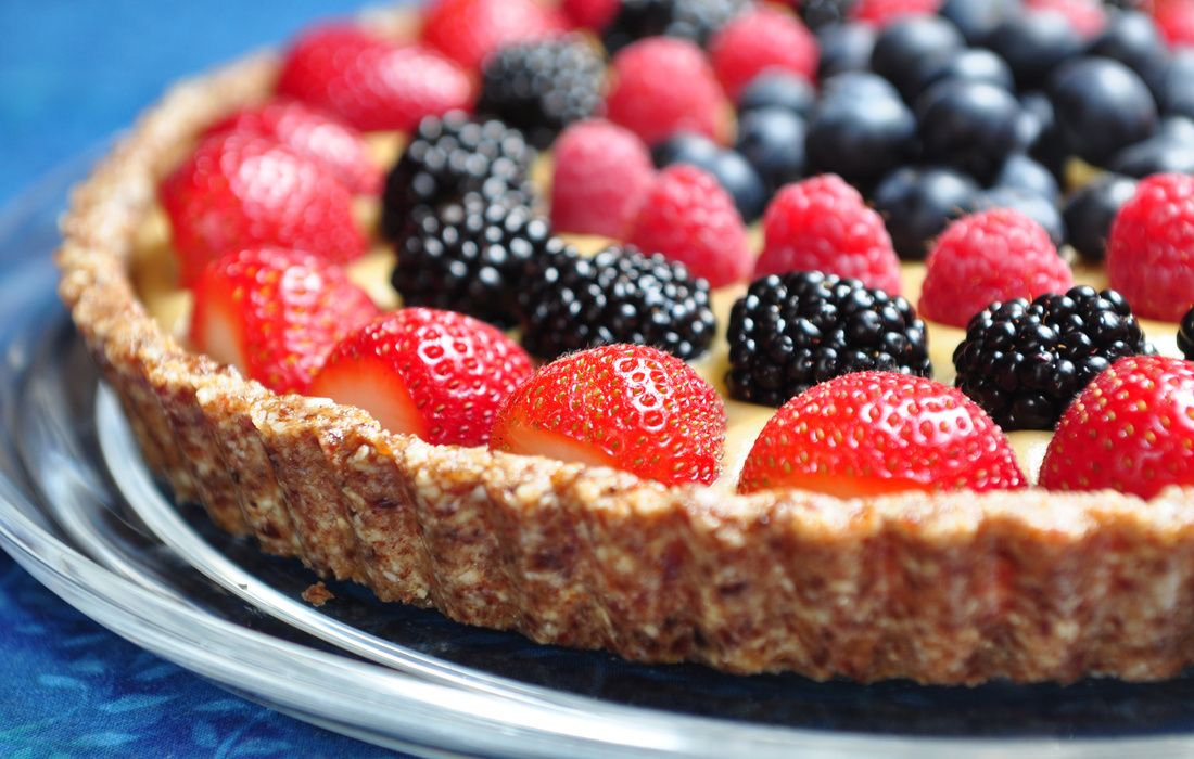 Raw Berry Tart with a Coconut Pastry Cream (vegan, gluten-free)
