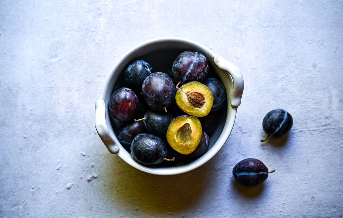 ORGANIC FRESH ITALIAN PLUMS-1