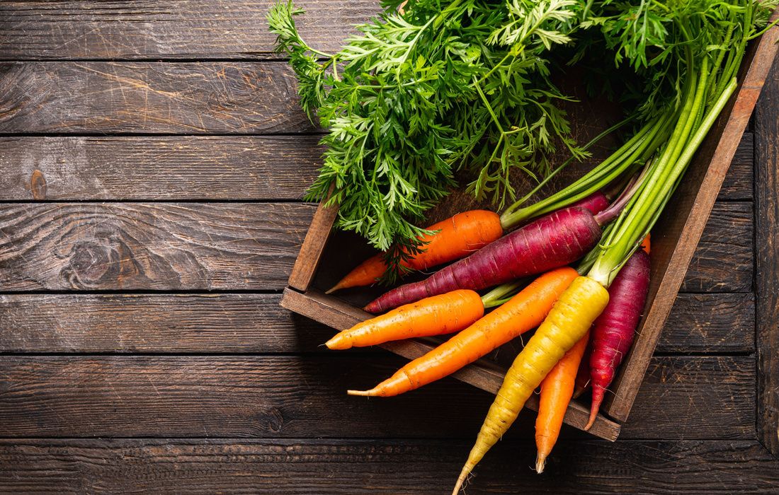 ORGANIC RAINBOW CARROTS-1