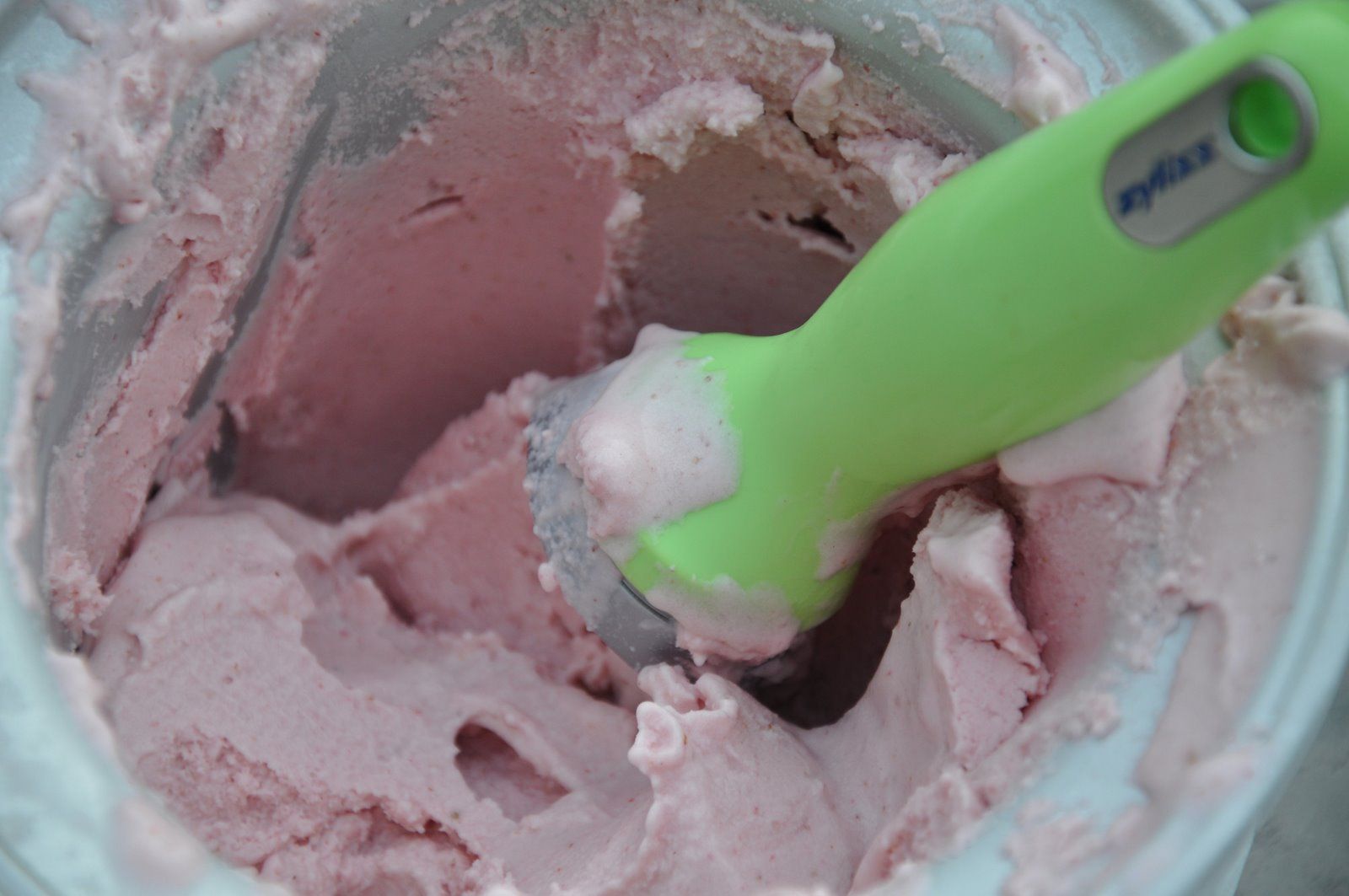 strawberry coconut ice cream-2
