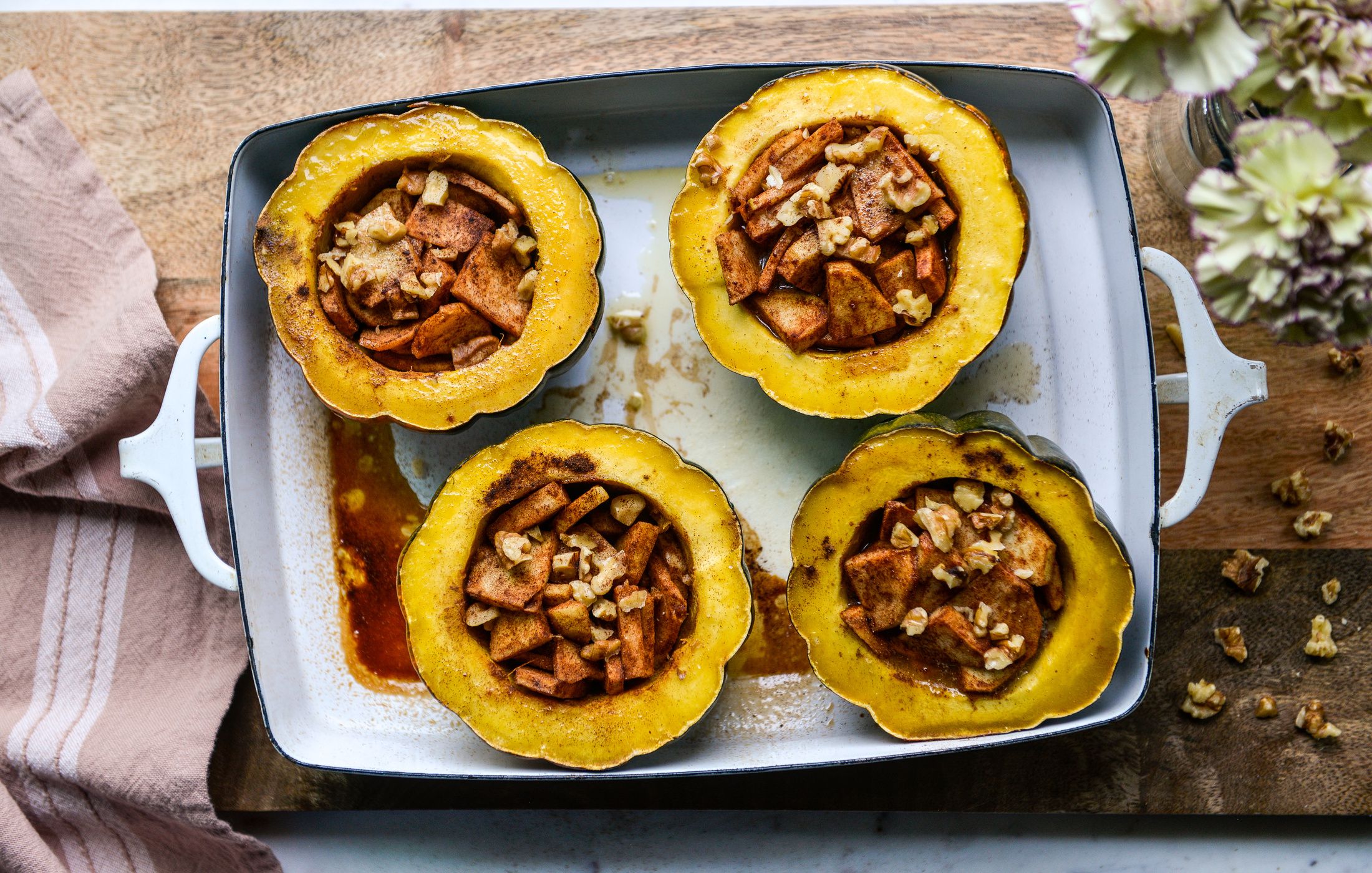 BAKED ACORN SQUASH WITH APPLES AND CINNAMON-1