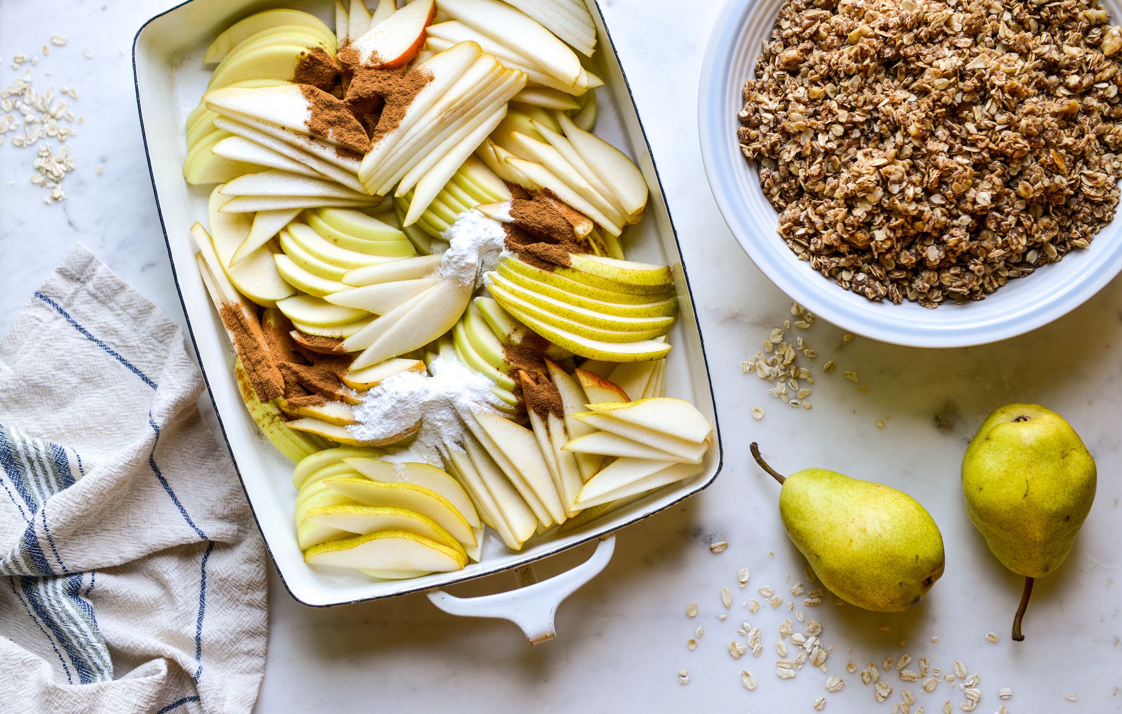 APPLE-PEAR CRISP WALNUT-OAT TOPPING GLUTEN-FREE-2