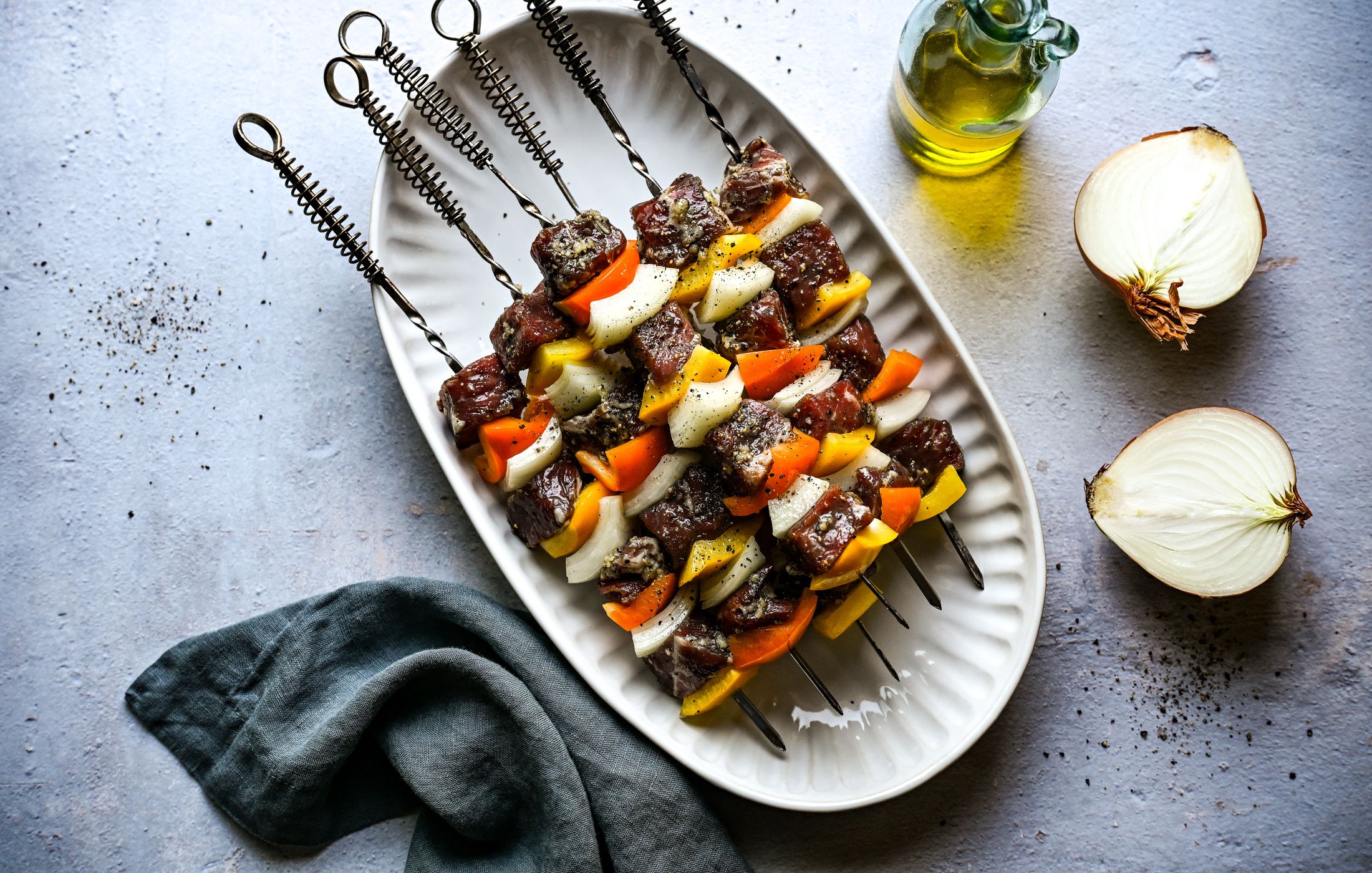 GARLIC-PEPPER STEAK KEBOBS-1