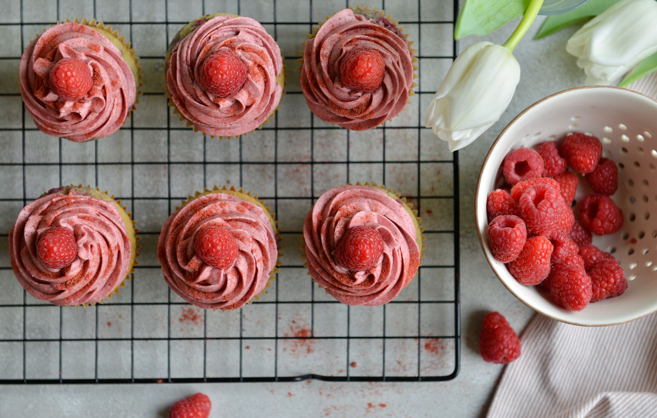 GLUTEN-FREE RASPBERRY CUPCAKES-2