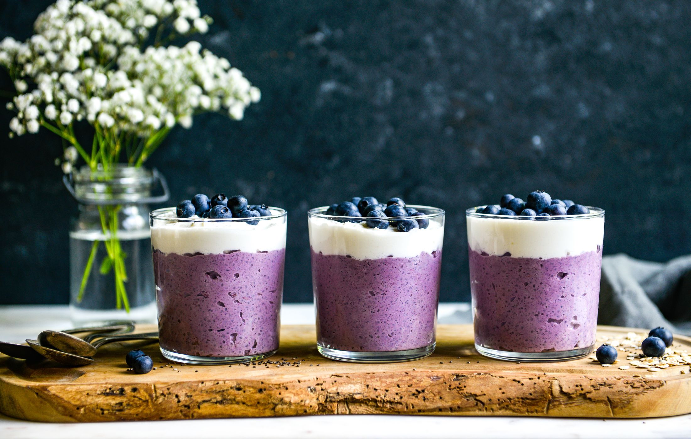 HIGH PROTEIN LEMON-BLUEBERRY OVERNIGHT OATS-1