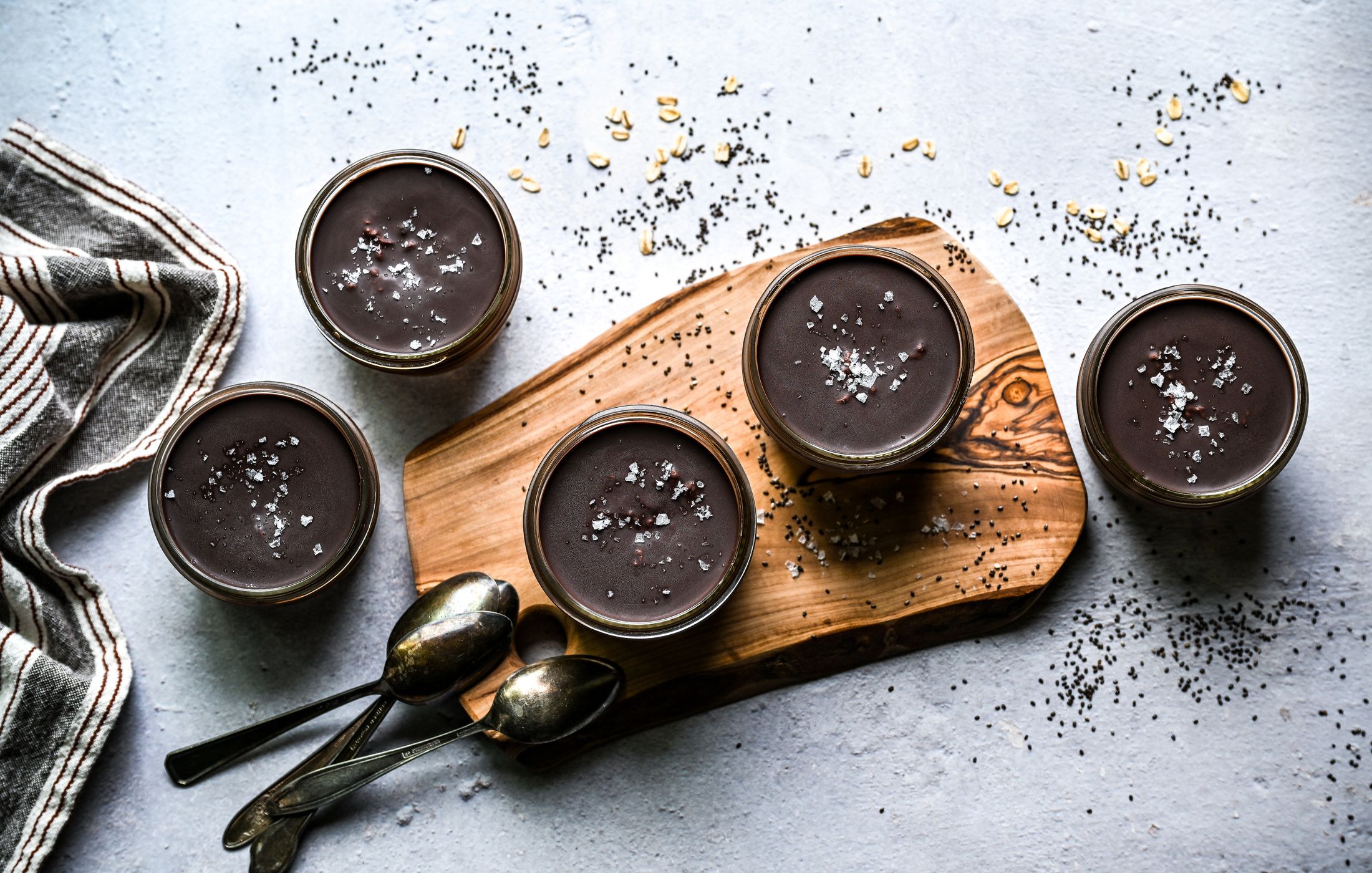 HIGH-PROTEIN CHOCOLATE OVERNIGHT CHIA OATS-1