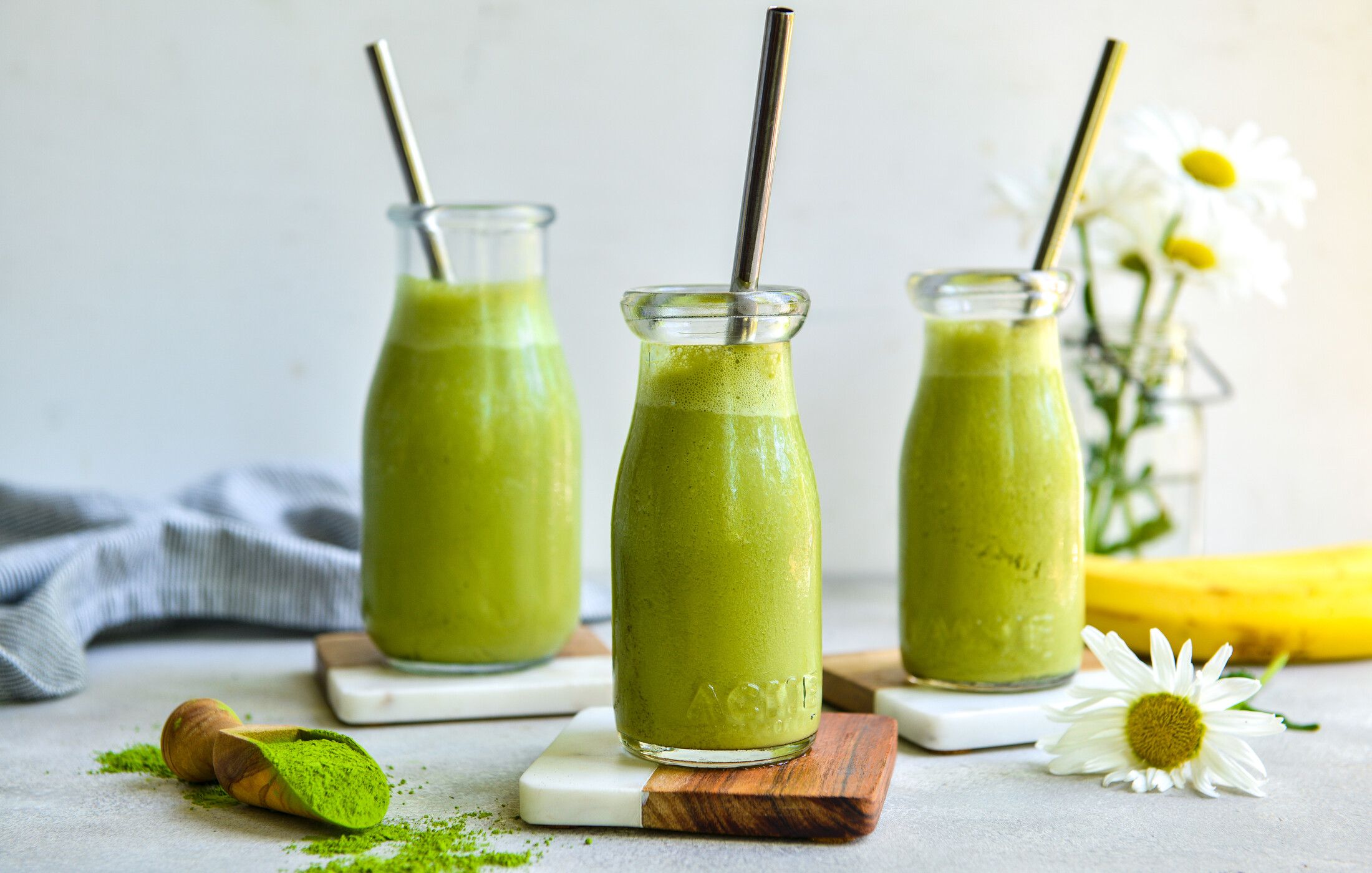 ICY MATCHA BANANA SMOOTHIE