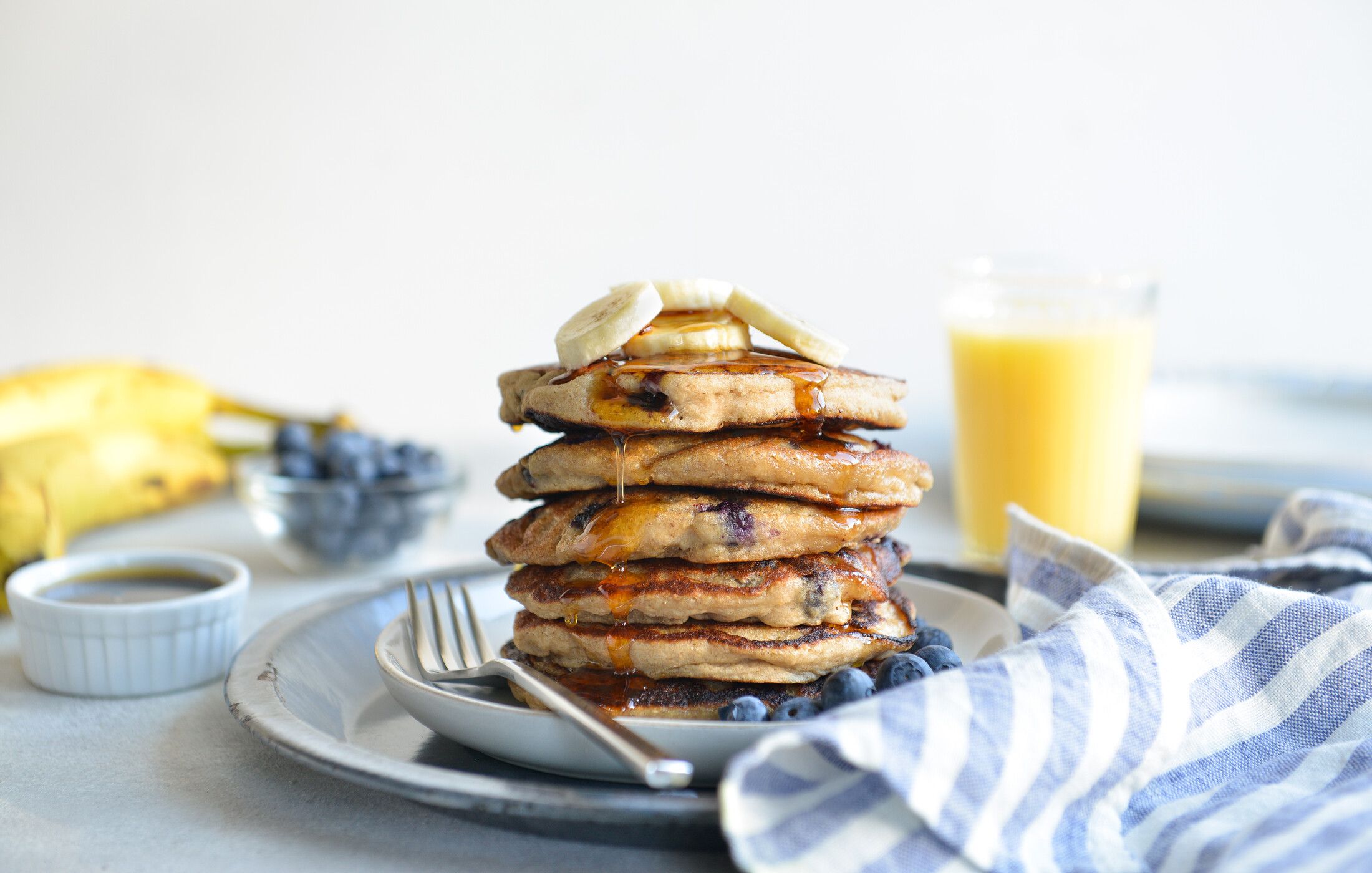 OATMEAL BANANA BLUEBERRY PANCAKES-1