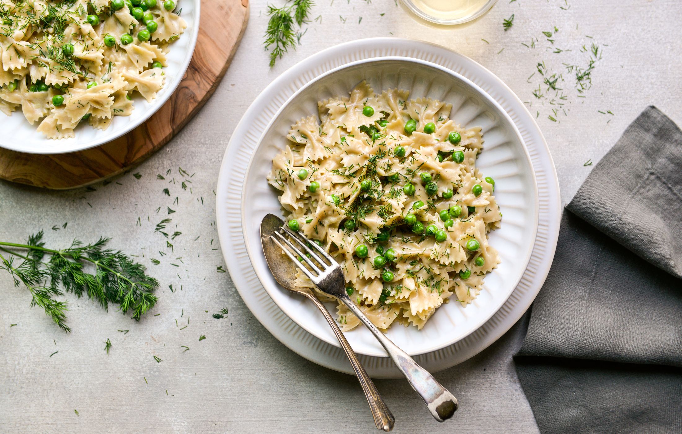 PASTA AND PEAS WITH GARLIC CREAM SAUCE-1