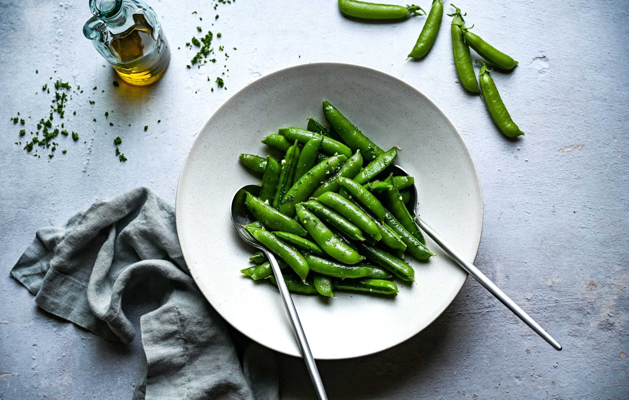 SIMPLE STEAMED SUGAR SNAP PEAS WITH GREMOLATA 