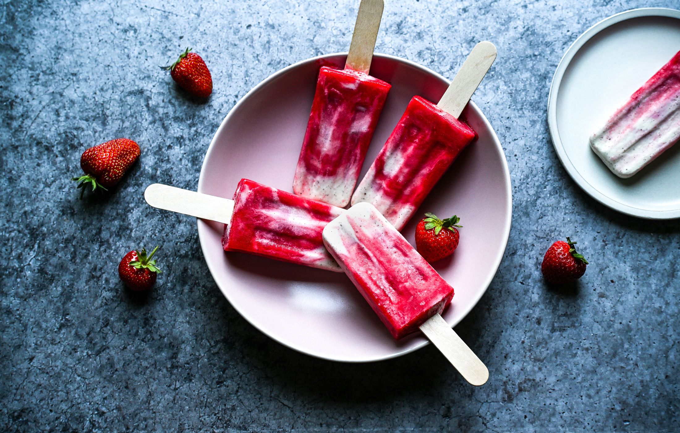 VANILLA YOGURT STRAWBERRY SWIRL ICE POPS SUGAR-FREE