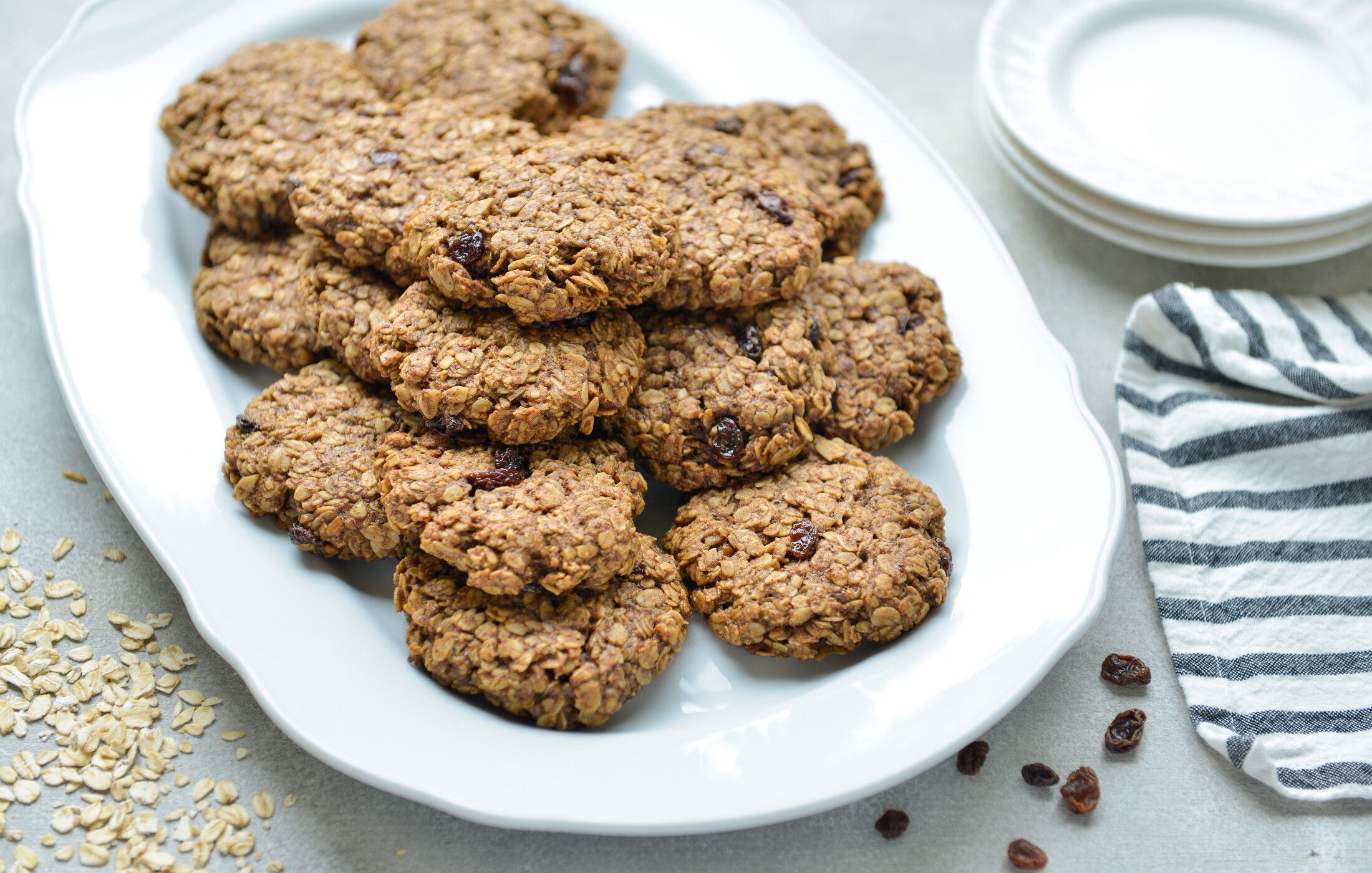 VEGAN OATMEAL RAISIN COOKIES-1