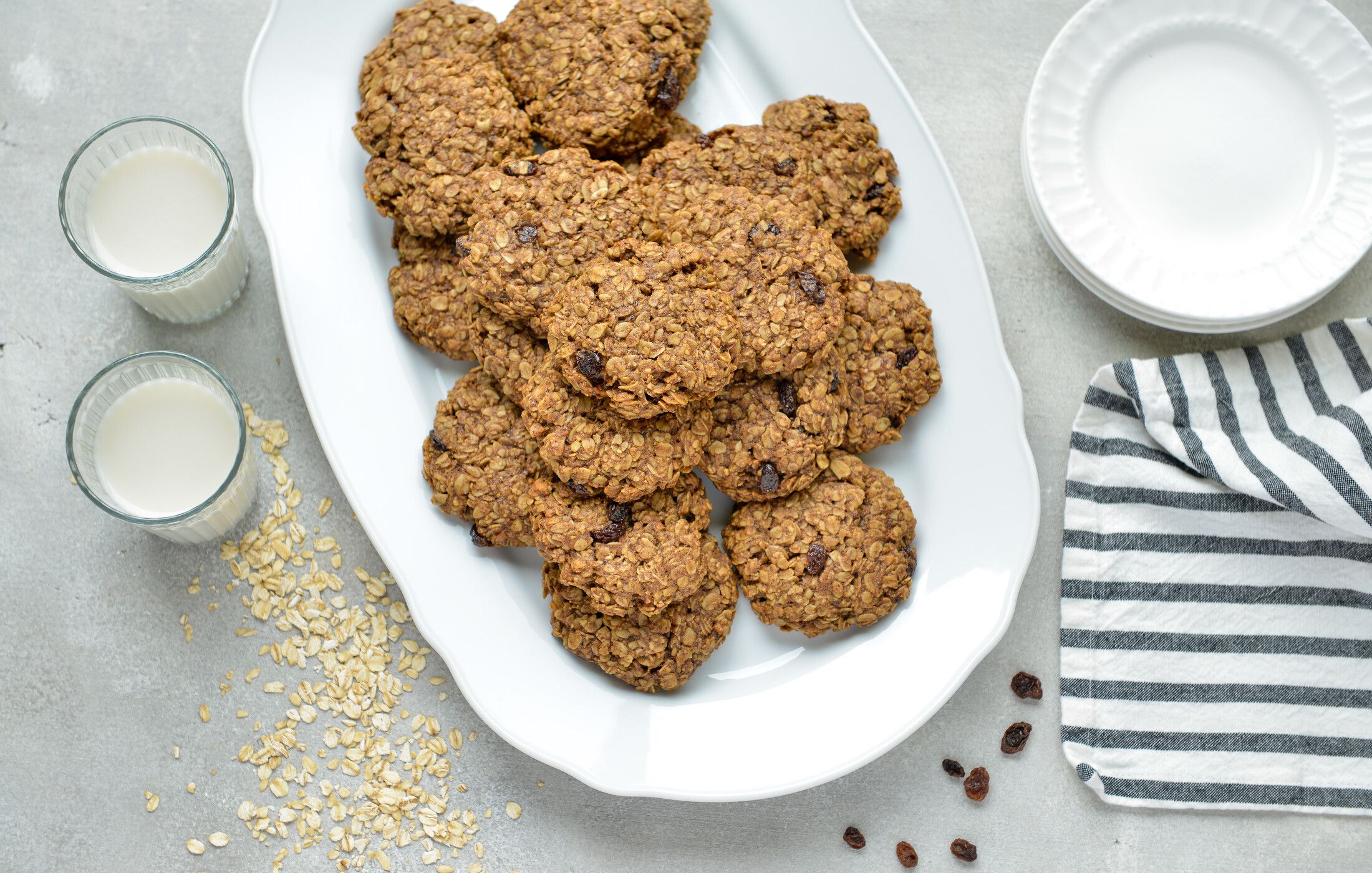 VEGAN OATMEAL RAISIN COOKIES-2