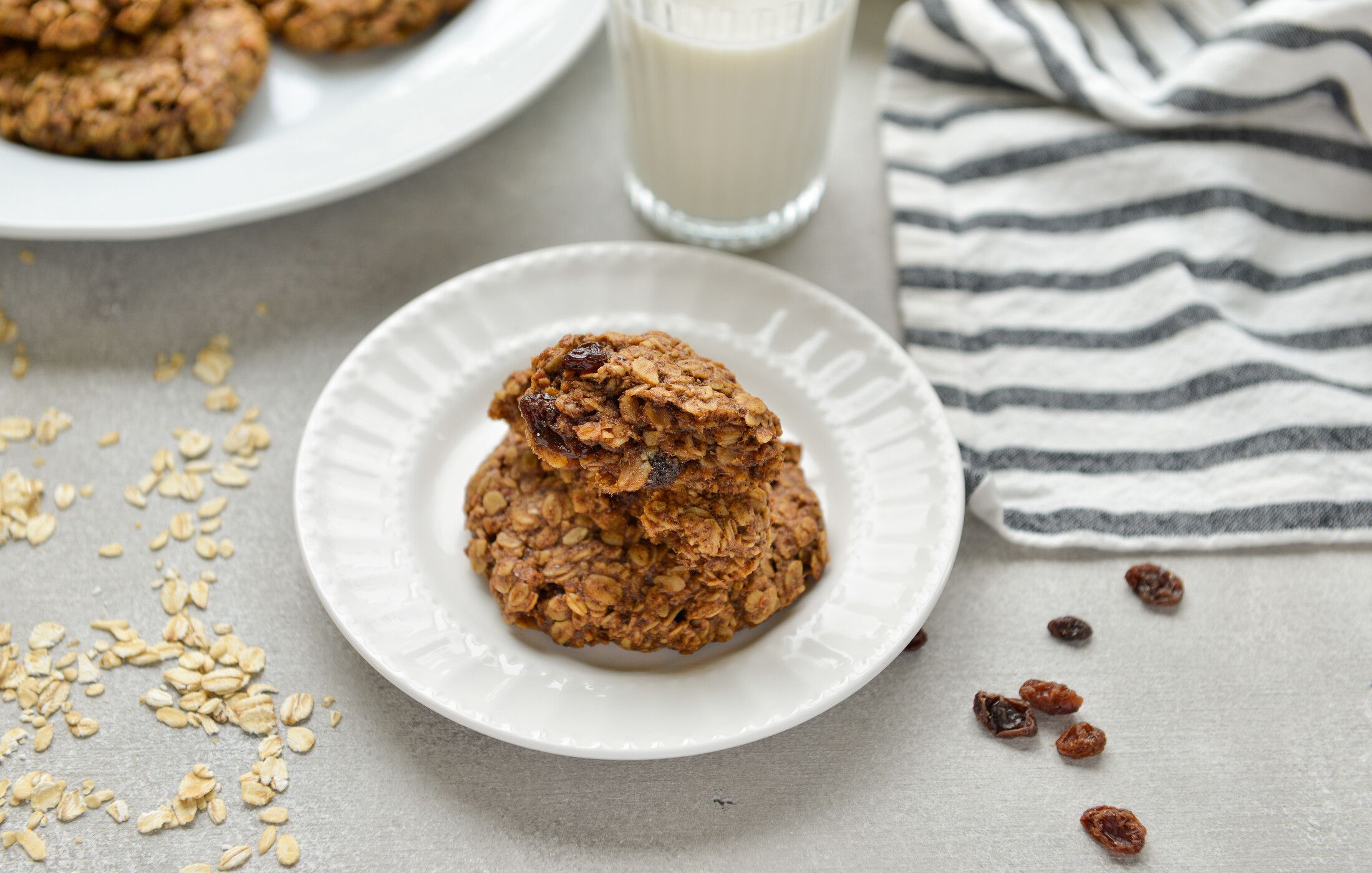 VEGAN OATMEAL RAISIN COOKIES-3