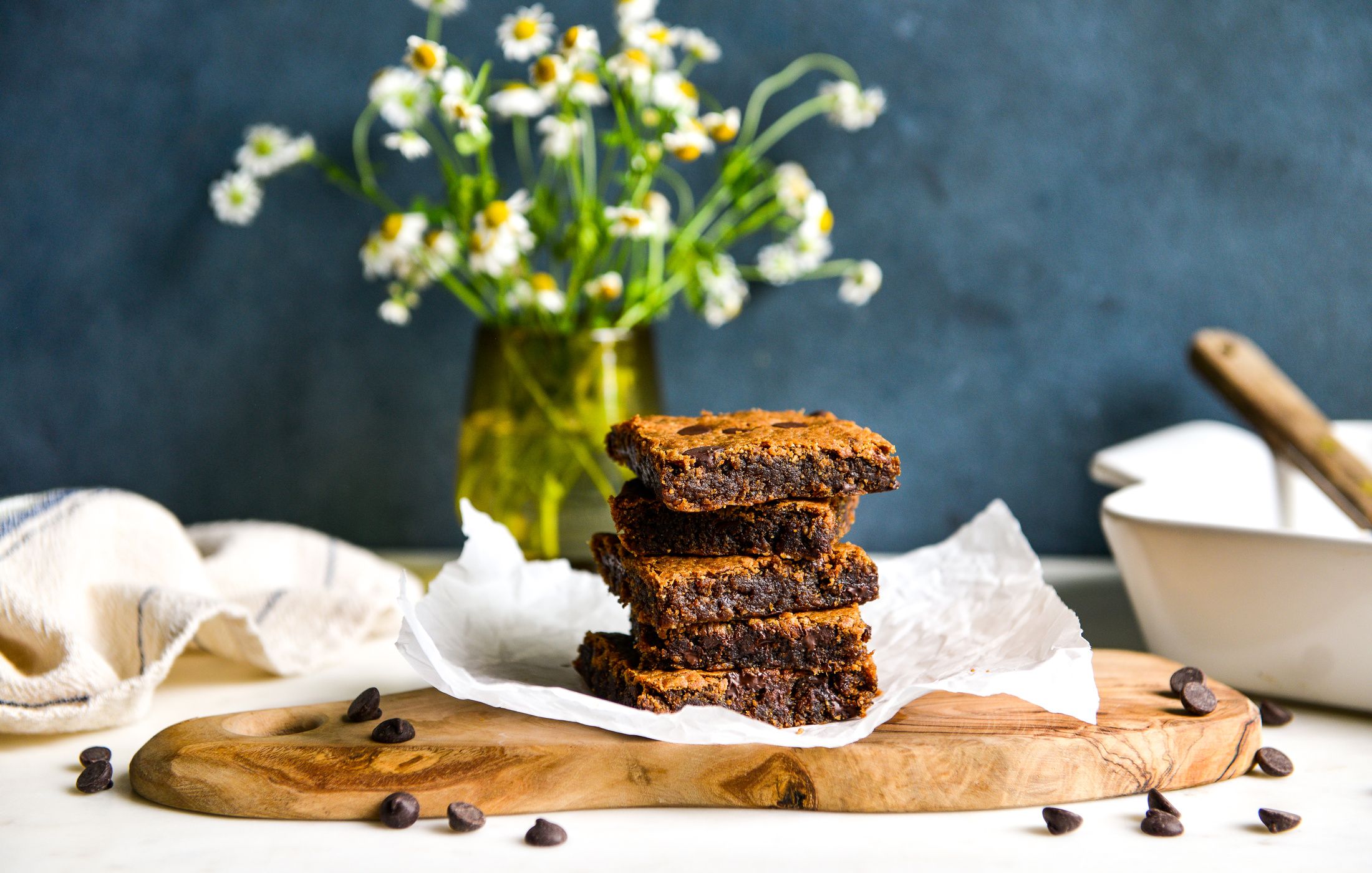 VEGAN PEANUT BUTTER CHOCOLATE CHIP COOKIE BARS-1