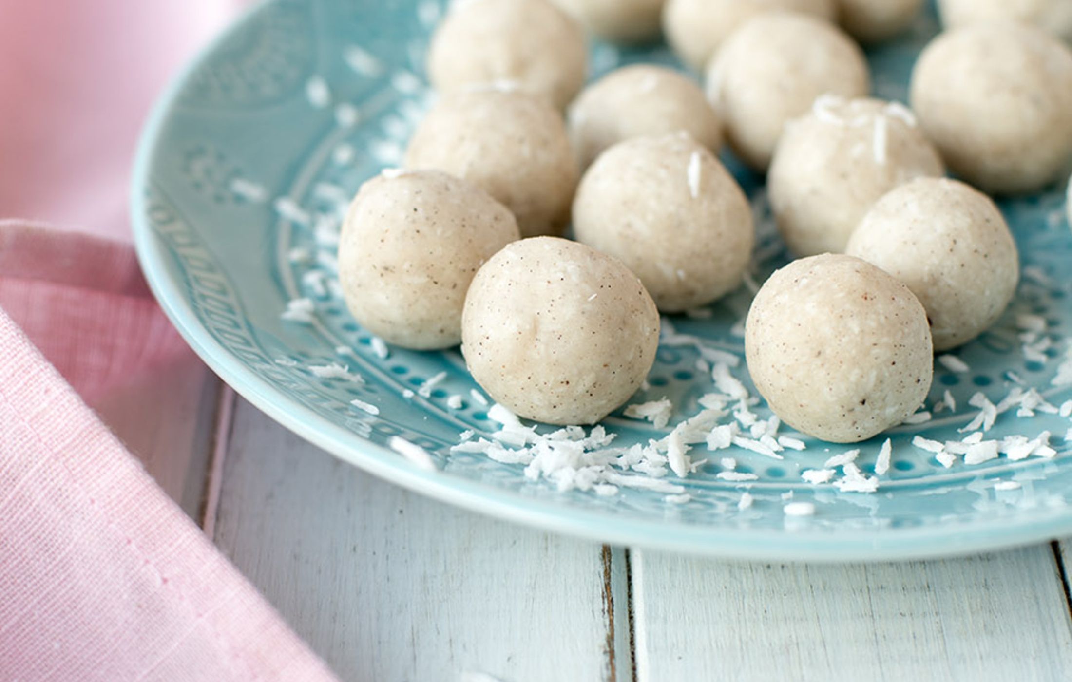 Vanilla Coconut Snowballs Fat Bombs