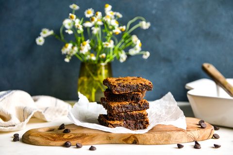 VEGAN PEANUT BUTTER CHOCOLATE CHIP COOKIE BARS-1