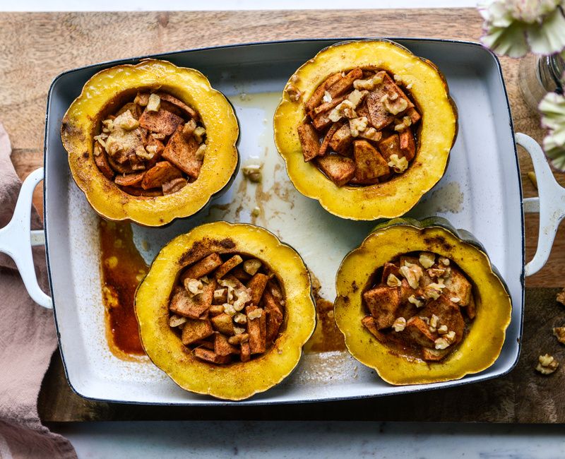 BAKED ACORN SQUASH WITH APPLES AND CINNAMON-1