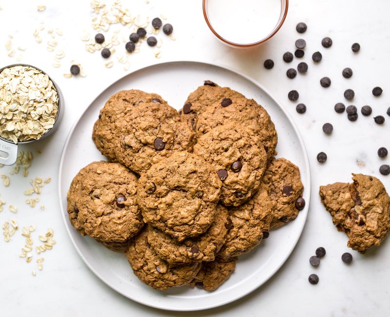 GLUTEN-FREE CHOCOLATE CHIP OATMEAL COOKIES-1