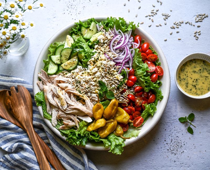 MEDITERRANEAN CHICKEN GARDEN SALAD WITH LEMON-HERB DRESSING MEAL PREP SALAD-1