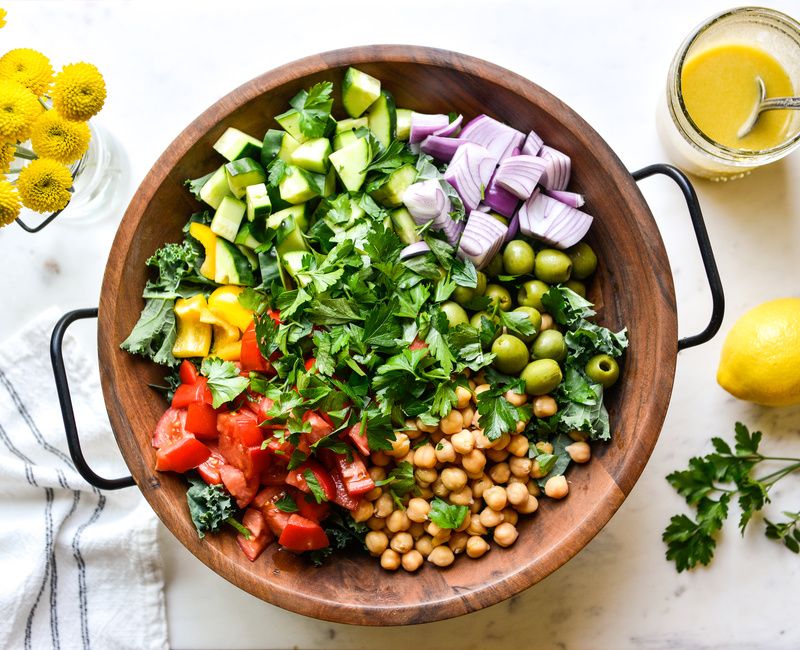 MEDITERRANEAN-KALE-CHICKPEA-SALAD-LEMON-DIJON-DRESSING-2