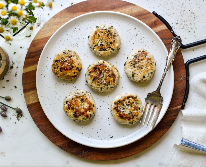 PEPPER-CHIVE CHICKEN BREAKFAST SAUSAGES-1