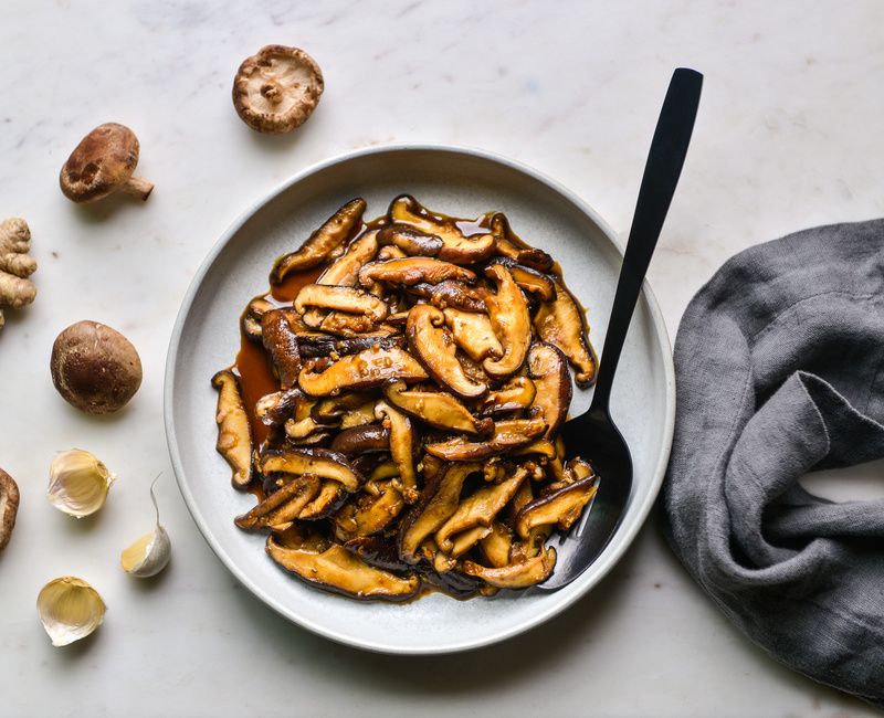 SAUTEED SHIITAKE MUSHROOMS WITH GINGER AND GARLIC SOY-FREE-1