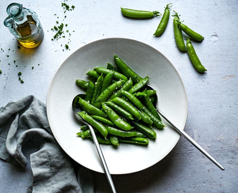 SIMPLE STEAMED SUGAR SNAP PEAS WITH GREMOLATA 