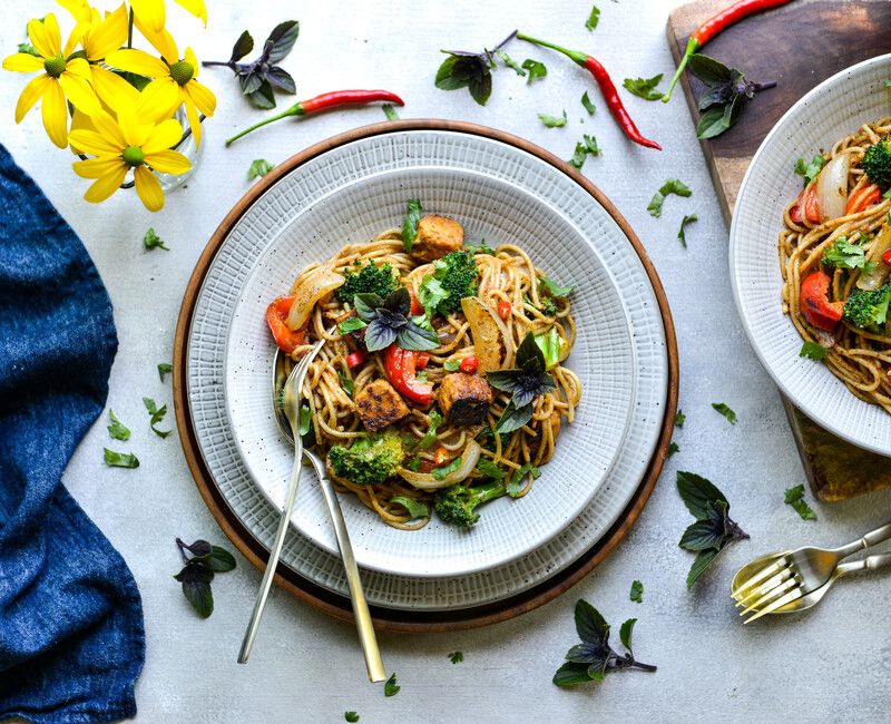 THAI TEMPEH NOODLE STIR-FRY-3