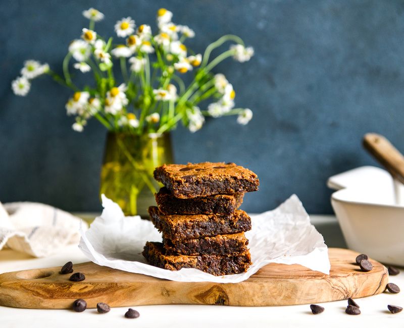 VEGAN PEANUT BUTTER CHOCOLATE CHIP COOKIE BARS-1